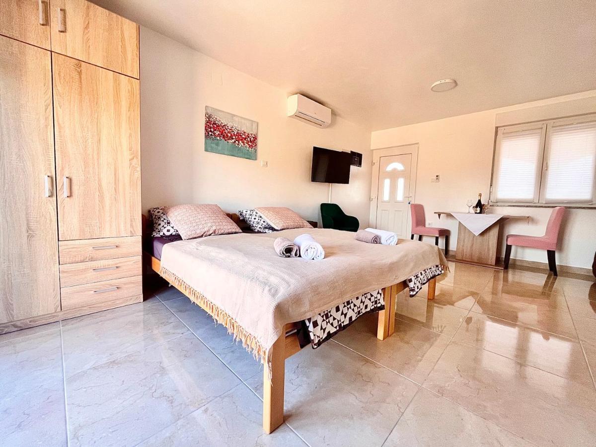 Apartments Vukancic Novigrad  Exterior photo